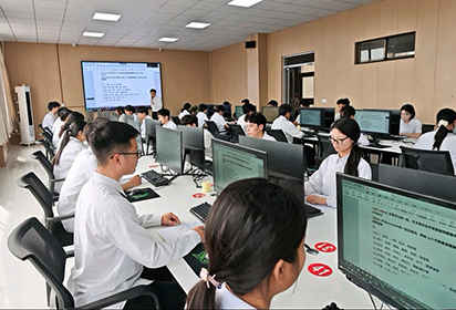 宿遷經(jīng)貿(mào)高職：產(chǎn)教融合賦能學生成長，實踐教學開啟技能新篇
