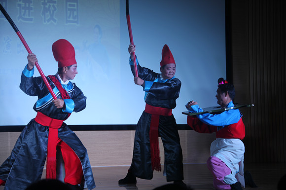 傳承傳統(tǒng)藝術?  豐富校園文化