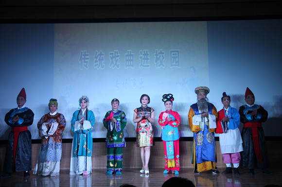 傳承傳統(tǒng)藝術?  豐富校園文化