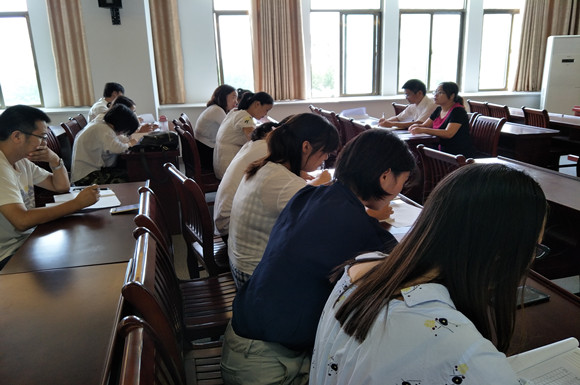 宿城中專召開新學期教研組組長會議