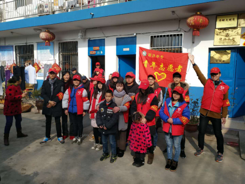 泗洪中專鴻雁愛心社服務敬老院