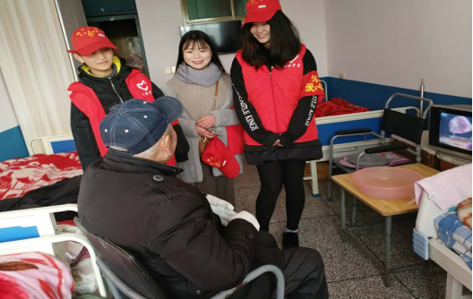 泗洪中專鴻雁愛心社服務敬老院