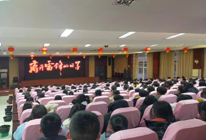 學習雷鋒精神，做閃耀紅燭