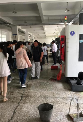 泗洪中專職教活動周系列宣傳稿件7 初中生走進(jìn)泗洪中專體驗觀摩職業(yè)教育