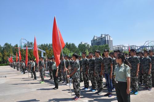 泗陽(yáng)中專(zhuān)2016級(jí)新生軍訓(xùn)精彩落幕