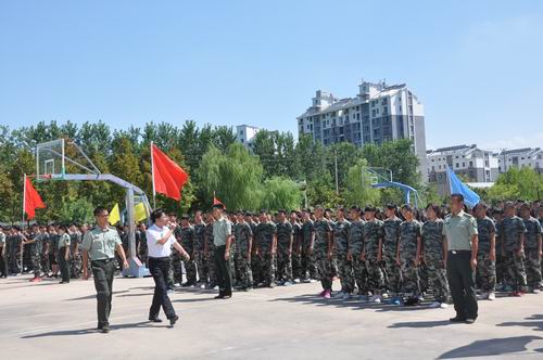 泗陽(yáng)中專(zhuān)2016級(jí)新生軍訓(xùn)精彩落幕