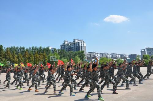 泗陽(yáng)中專(zhuān)2016級(jí)新生軍訓(xùn)精彩落幕
