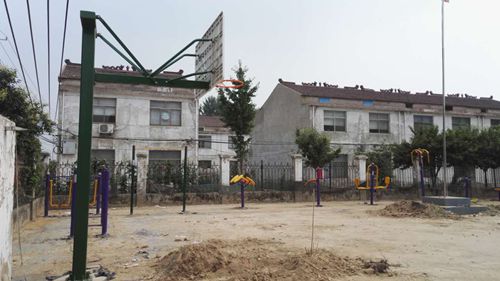 泗陽中專為掛鉤村建成健身廣場