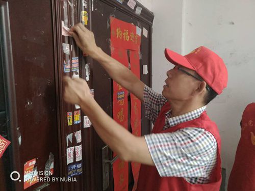 泗陽中專黨員志愿者汗灑楊圩社區(qū)