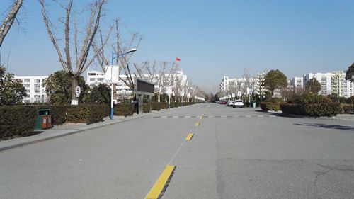 泗陽(yáng)中專引入行道標(biāo)志助力交通安全教育