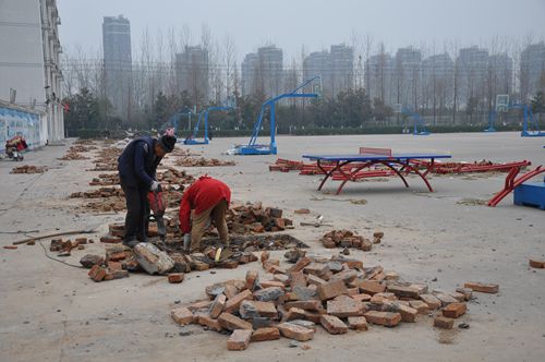 泗陽(yáng)中專積極改善室外乒乓球活動(dòng)條件