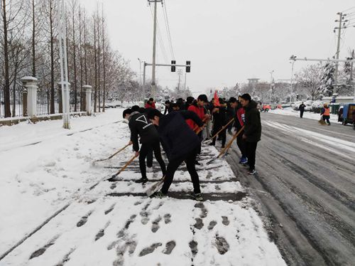 泗陽(yáng)中專全面完成路面積雪清掃任務(wù)