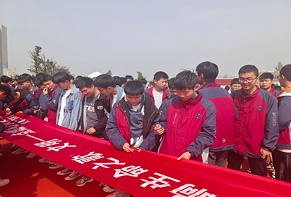 泗陽中專：開展“安全唱響生命之歌，文明點燃心靈之窗”倡議活動