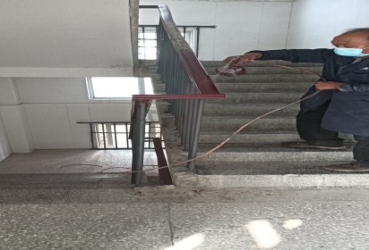 凝心聚力共建美好校園  泗陽中?；圃谛袆? onmousewheel=