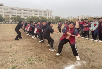 團(tuán)結(jié)力量大 齊心創(chuàng)佳績——泗陽中專機(jī)電工程系舉行拔河比賽