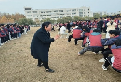 團(tuán)結(jié)力量大 齊心創(chuàng)佳績——泗陽中專機(jī)電工程系舉行拔河比賽