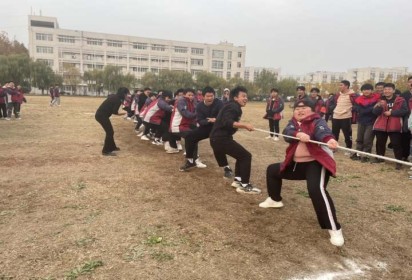 團(tuán)結(jié)力量大 齊心創(chuàng)佳績——泗陽中專機(jī)電工程系舉行拔河比賽