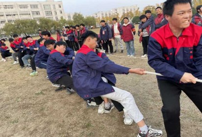 團(tuán)結(jié)力量大 齊心創(chuàng)佳績——泗陽中專機(jī)電工程系舉行拔河比賽