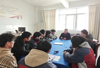 分析不足之處  鉚勁三輪沖刺 ——泗陽(yáng)中專高考一部召開(kāi)高三機(jī)電專業(yè)優(yōu)生座談會(huì)
