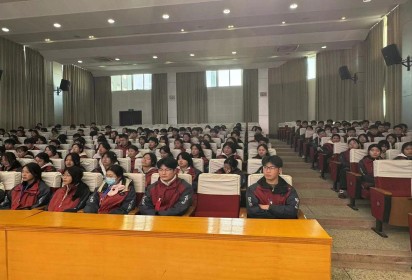 弘揚勞模精神 爭當(dāng)時代先鋒 ——泗陽中專服裝工程系開展勞模精神主題教育講座