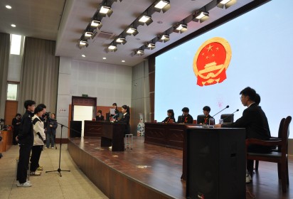 泗陽(yáng)中專：“蘇小藍(lán)·皮皮俠法治先鋒進(jìn)職?！被顒?dòng) 啟動(dòng)儀式