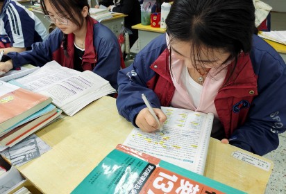 【職教活動(dòng)周】青春拼搏轉(zhuǎn)本路 師生共圓本科夢(mèng) ——泗陽中專服裝工程系“專轉(zhuǎn)本”英語學(xué)習(xí)日常