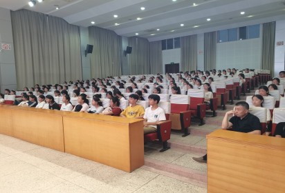 直面挫折，陽光心態(tài) ——泗陽中專服裝工程部開展心理健康教育講座