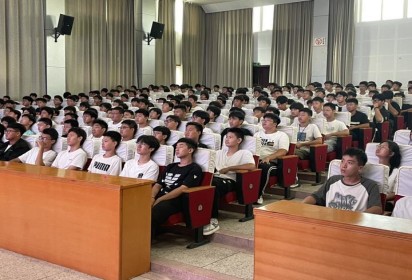 心存規(guī)矩 定成方圓 ——泗陽中專機(jī)電工程部召開新生紀(jì)律教育暨學(xué)習(xí)動員大會