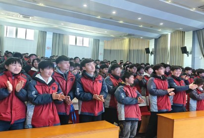 匠心啟智育未來 德育鑄魂譜新章      ——泗陽中?！皢⑺冀乘嚕娢磥怼睂W生思想主題教育