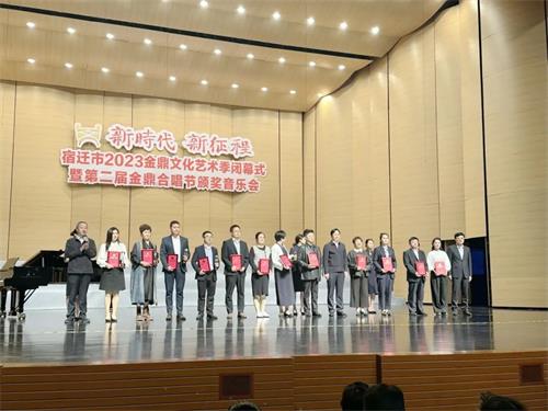 沭陽(yáng)中專合唱隊(duì)在宿遷市第二屆金鼎合唱節(jié)比賽中獲銀獎(jiǎng)