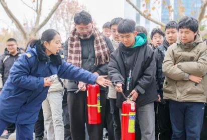 消防演練進(jìn)校園 護(hù)航安全助成長(zhǎng)