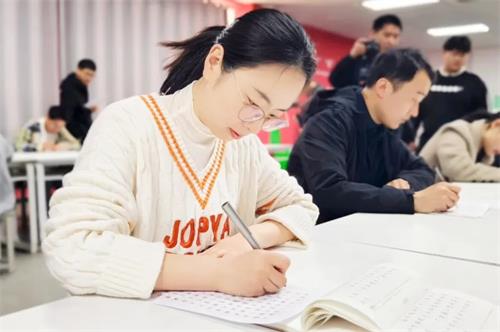 詩書潤心 翰墨飄香——沭陽中專舉行“崗位練兵、提升素養(yǎng)、展示風(fēng)采”書法比賽