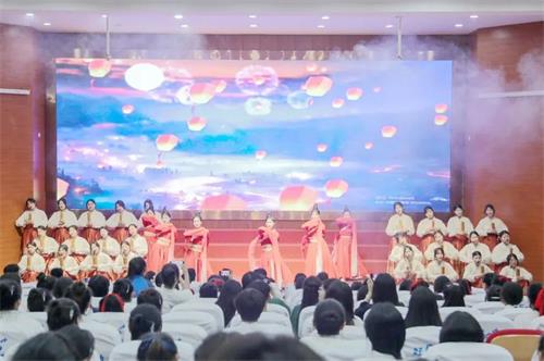 誦讀國學(xué)經(jīng)典   成就未來工匠——沭陽中專舉行國學(xué)經(jīng)典誦讀比賽