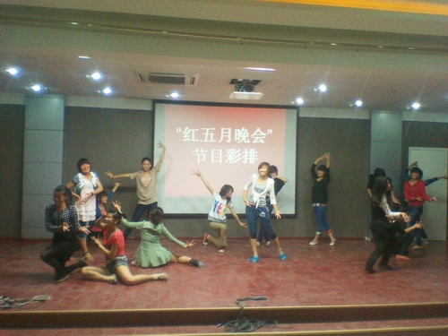 泗陽中等專業(yè)學(xué)校舉行“紅五月”文藝匯演集中彩排