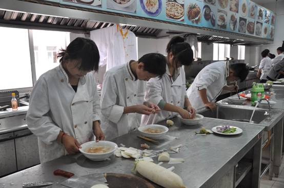 泗陽中等專業(yè)學(xué)校舉行新學(xué)期學(xué)生專業(yè)技能月賽