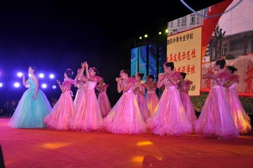 泗陽中等專業(yè)學(xué)校成功舉行“中國夢(mèng)”主題文化藝術(shù)節(jié)匯演