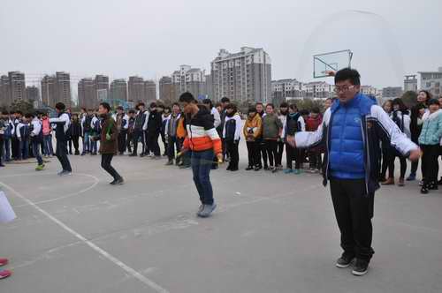 泗陽(yáng)中專舉行學(xué)生踢毽子、跳繩、拔河比賽