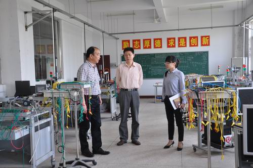 泗陽中專接受省高水平現(xiàn)代化職業(yè)學(xué)校項(xiàng)目建設(shè)現(xiàn)場考察